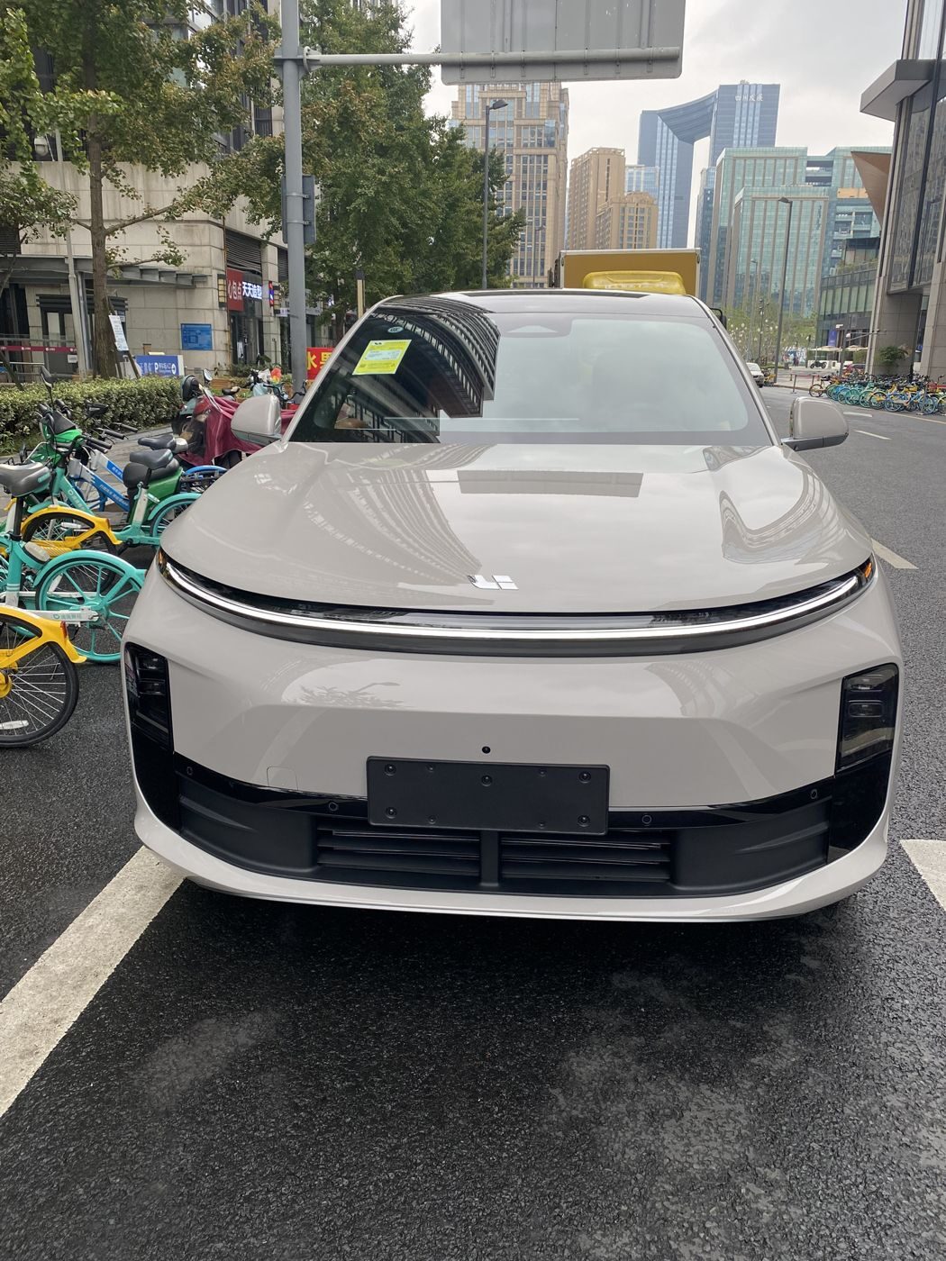 888集团 MEGA 高压纯电 MPV